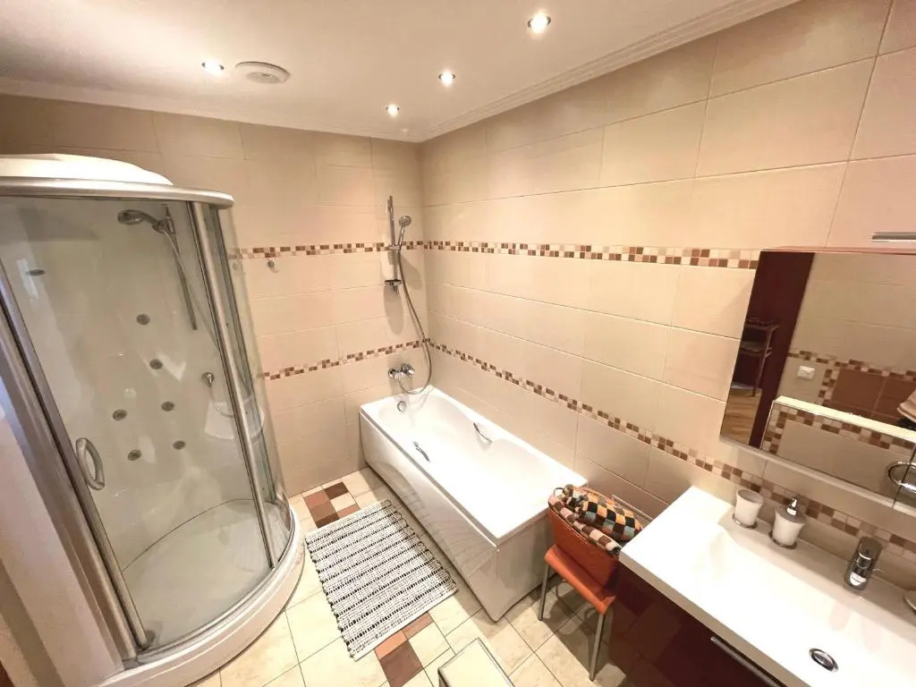 5th Line Apartment, 300m to the beach