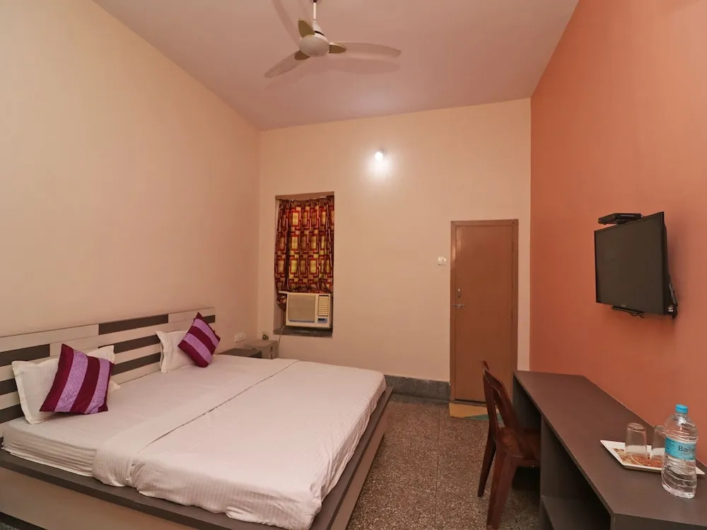 Spot On 39527 Hotel Saraogi
