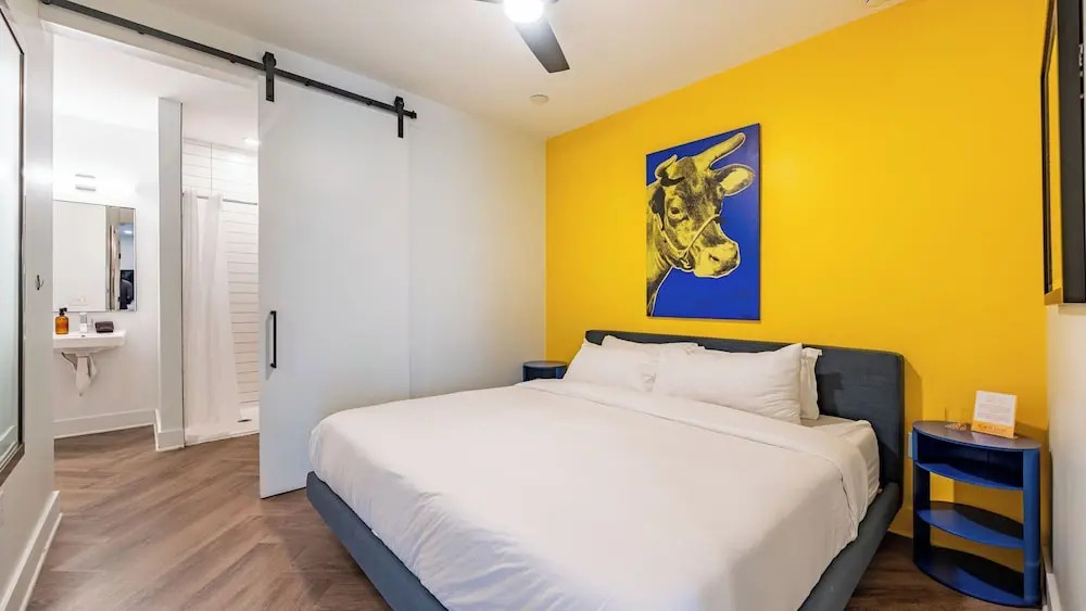 916 Main 12 Unit Buyout - 30bdrs! Prvt Two Floors