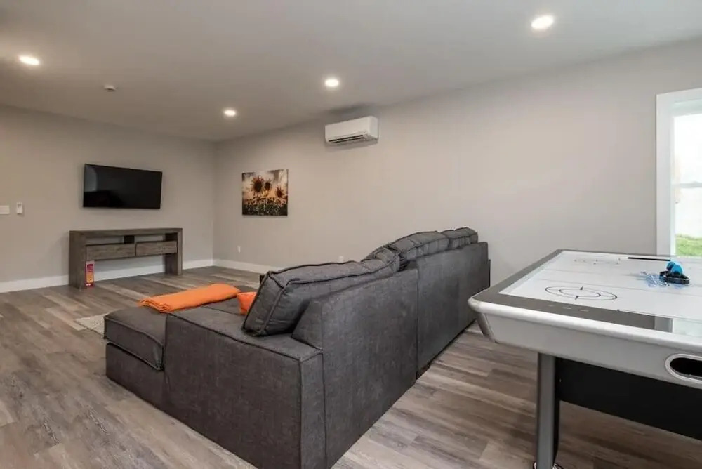 Walkable Downtown 5BR - Hot Tub and Resort Access