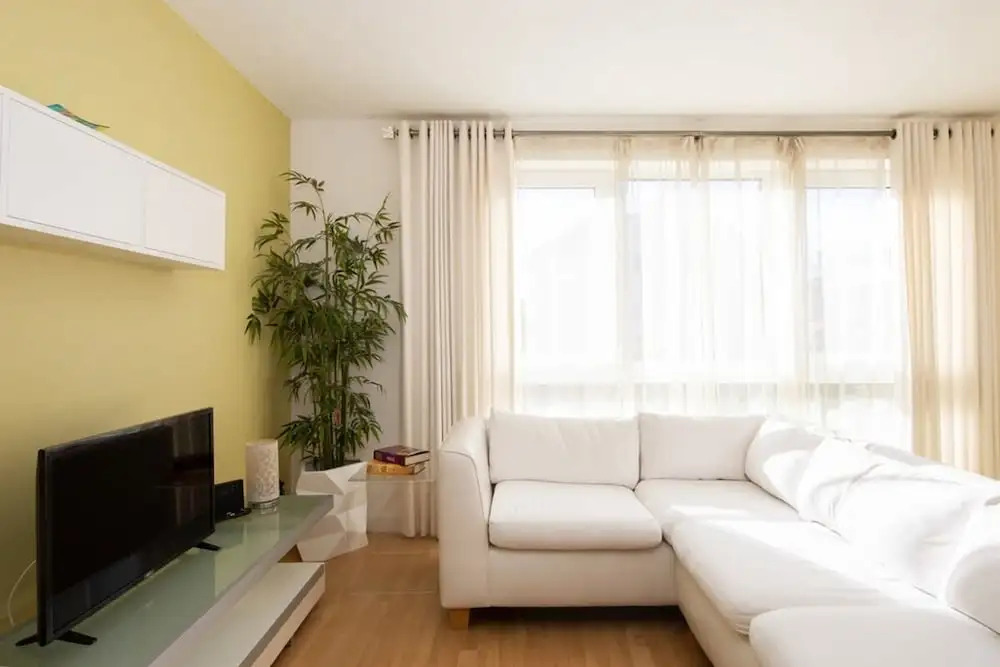 Sunny Modern Nr Beach Village w Parking