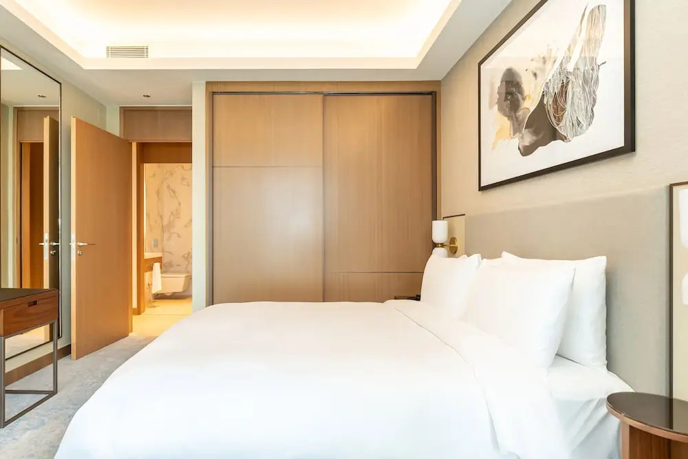 Luxury StayCation - Modern Comfort: 3-BR at The Address Opera
