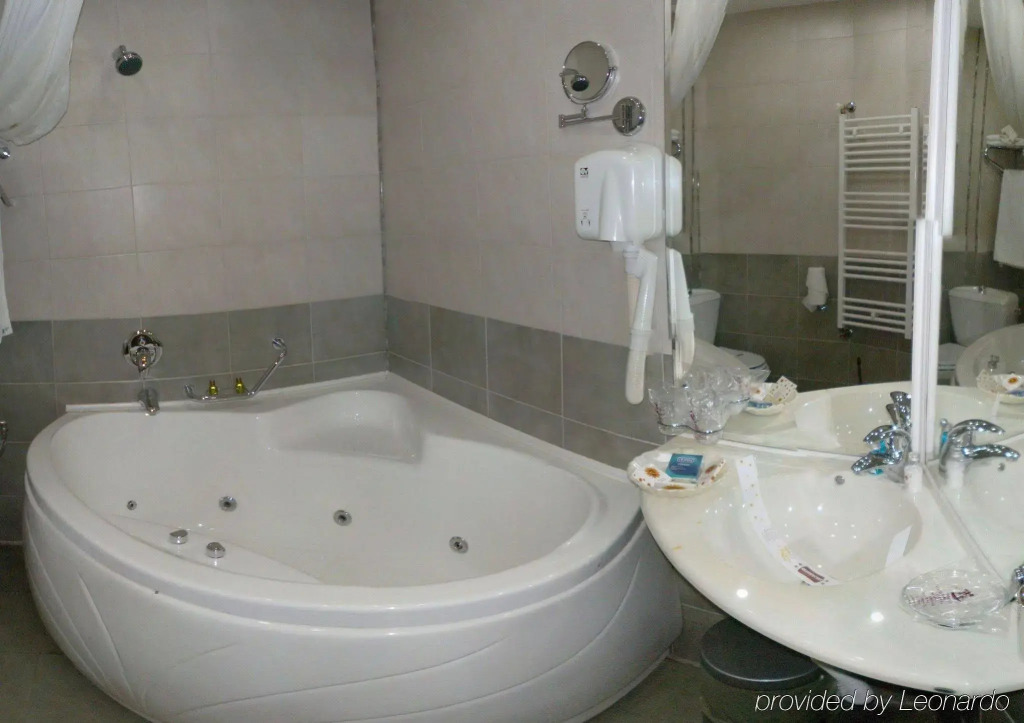 Relax Comfort Suites Hotel