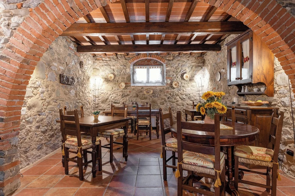 Lucca Francos Villa