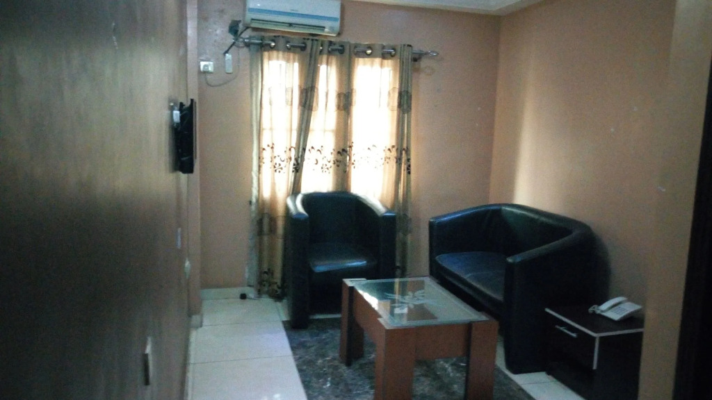 D'Czars Hotel & Suites
