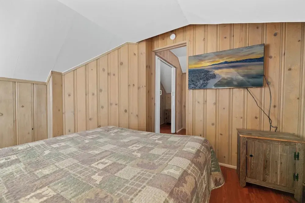 Lake Cottage - Vintage Big Bear Cabin close to The Village and Lake