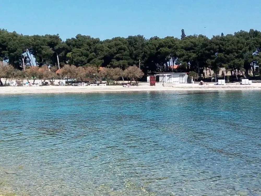 Apartments near beach Babic