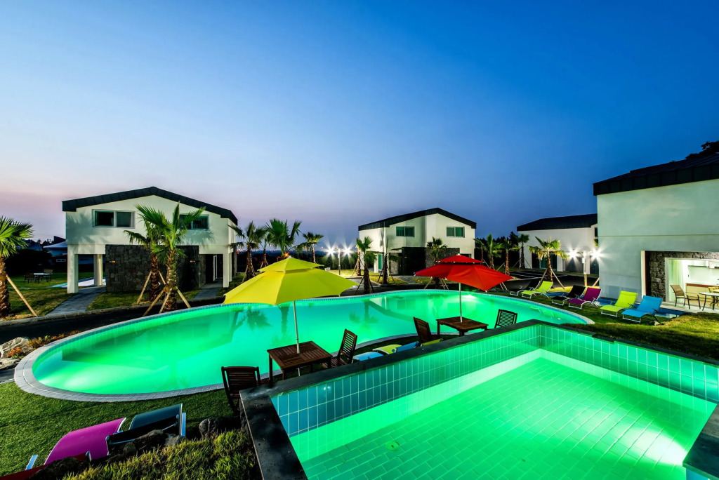 Pool and Villa Sorang