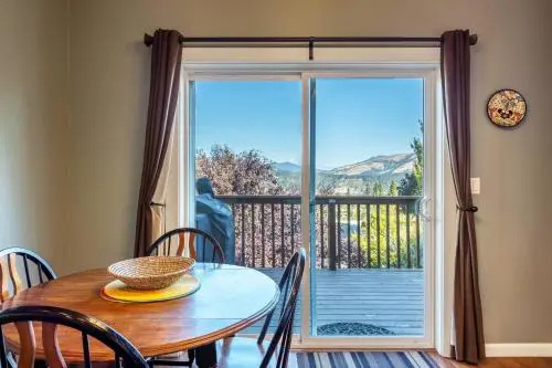West Sail-River/Mt Vw-5BR/2.5B