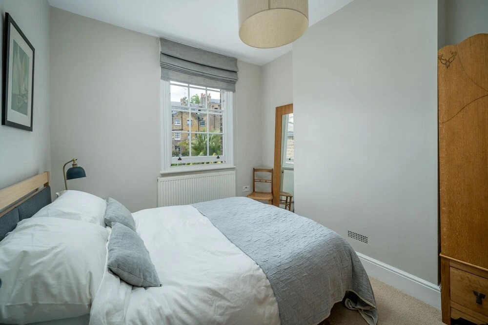 JOIVY Contemporary 2-Bed House W/ Private Garden