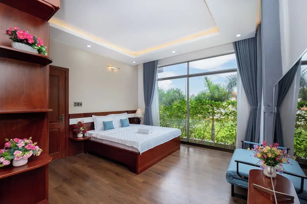 Nancy Grand Strip Villa Pool new 1