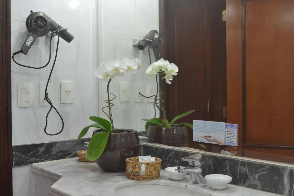 Hotel Euro Suite Campinas by Nacional Inn - Próximo ao Cambuí