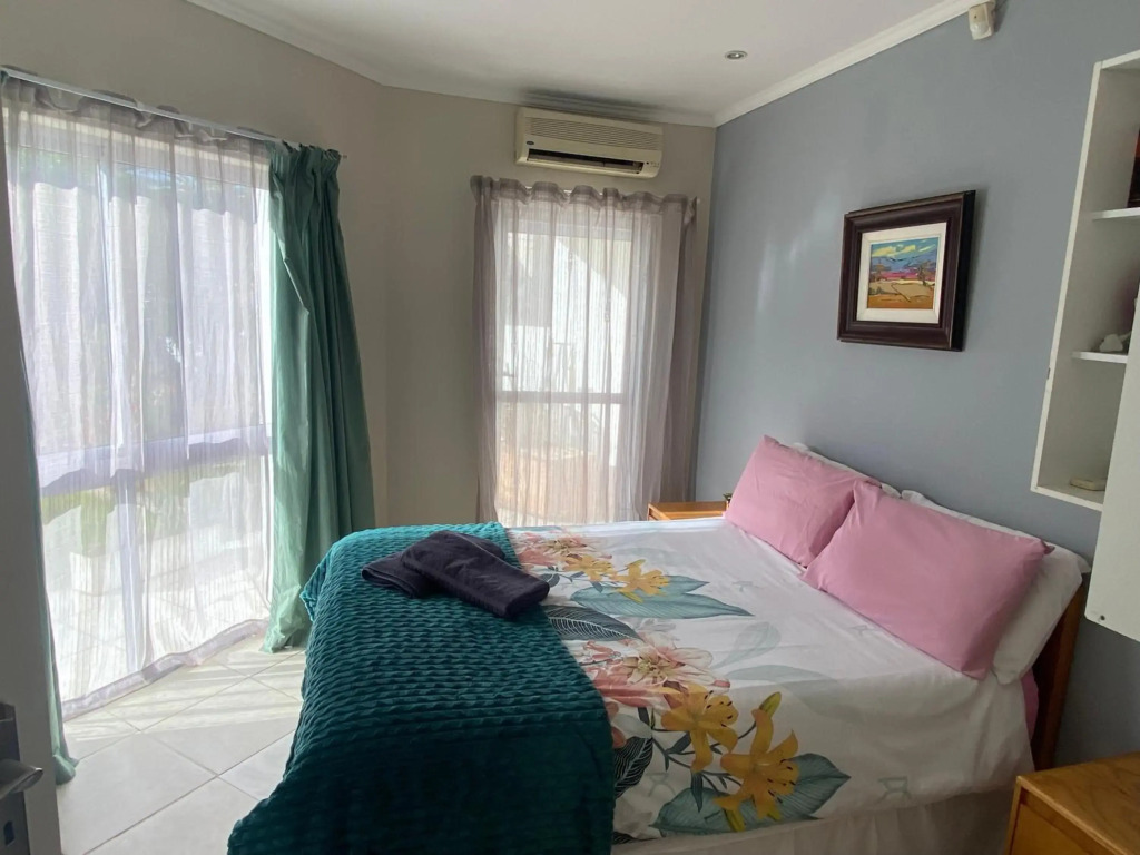 Cozy two bedroom unit in Strand with pool gym and laundromat