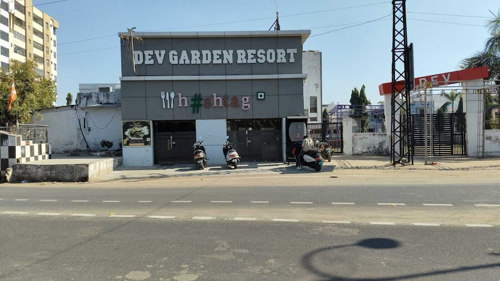 Dev Garden Resort