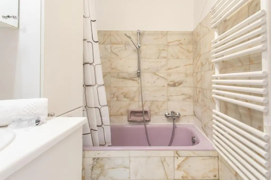 Superb apartment with terrace and sea view near beaches and city center