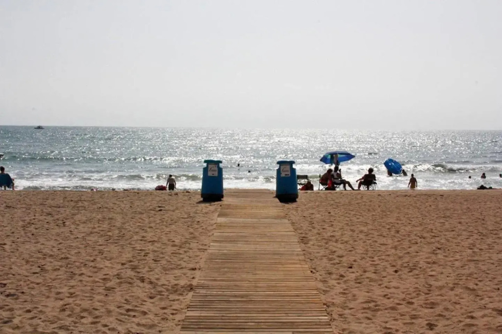 Apartamento junto al mar Los Marineros con acceso independiente por terraza