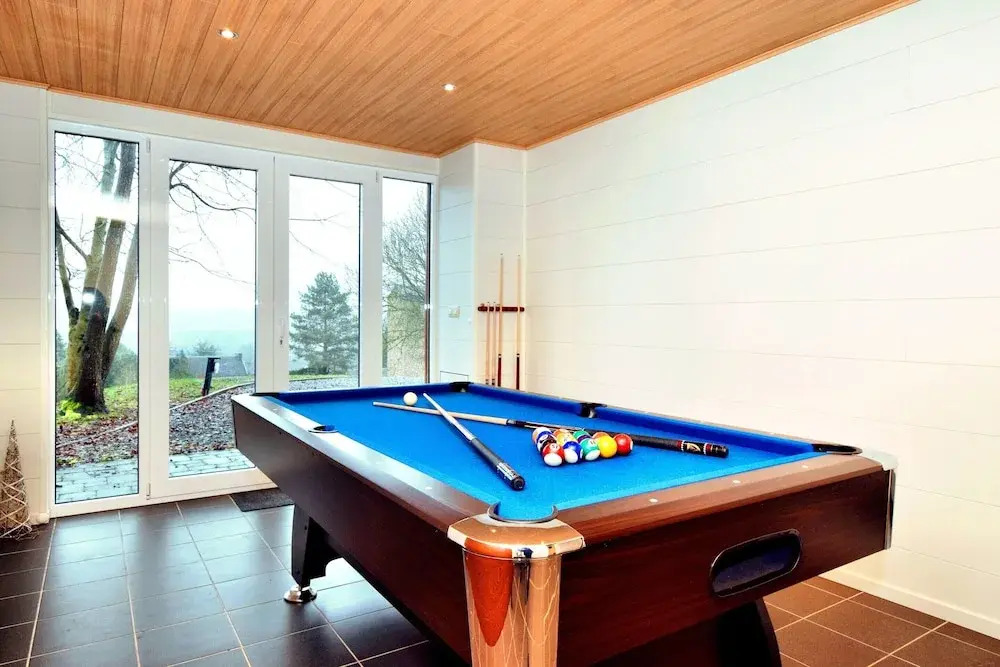 Cozy & Luxurious Chalet with Sauna, Hot Tub, Large Garden, Covered Terrace