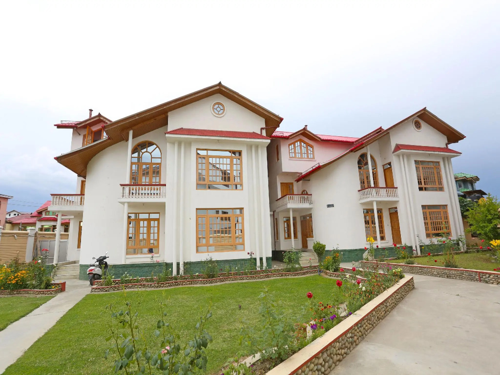 OYO 4487 Hotel Al Azra
