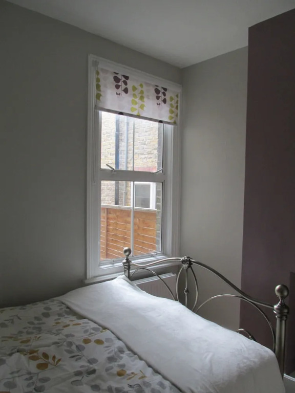 The Quiet & Cosy Fulham Reach Crib