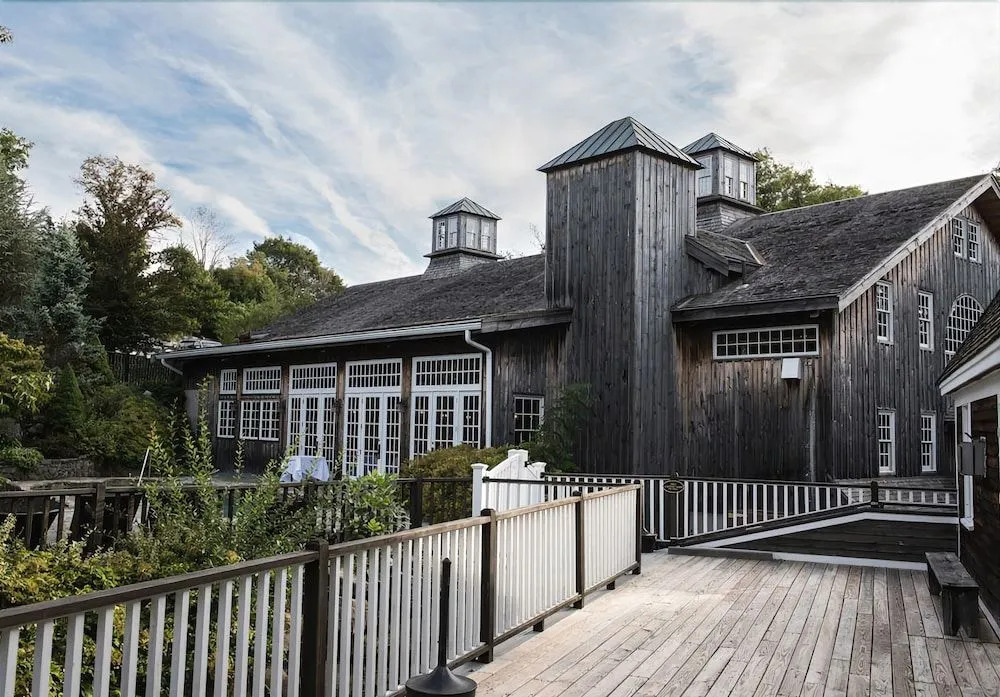 The Red Lion Inn Resort 1704