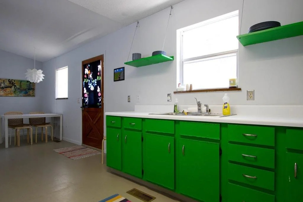 Artist Retreat 2 Br home by RedAwning