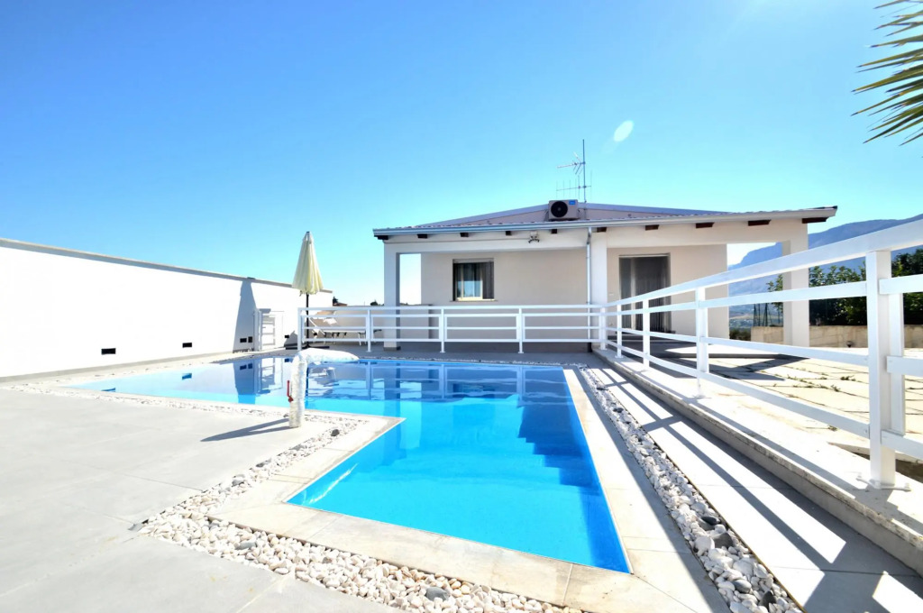 Al062 Villa Bianca 10 Posti con Piscina Privata e