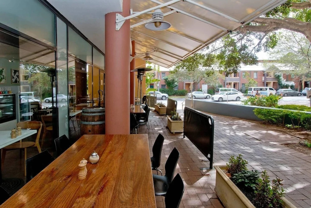 Ample Space In This 1 Bed Apt Also With Pool/Gym