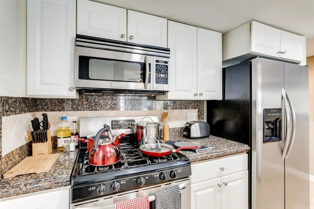 Awesome Family Friendly Beach Home - 1 Block To Ocean - 3BR/2BATH - Self Check In! (C1)