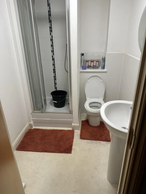 Immaculate 2-bed Apartment in Greenhithe