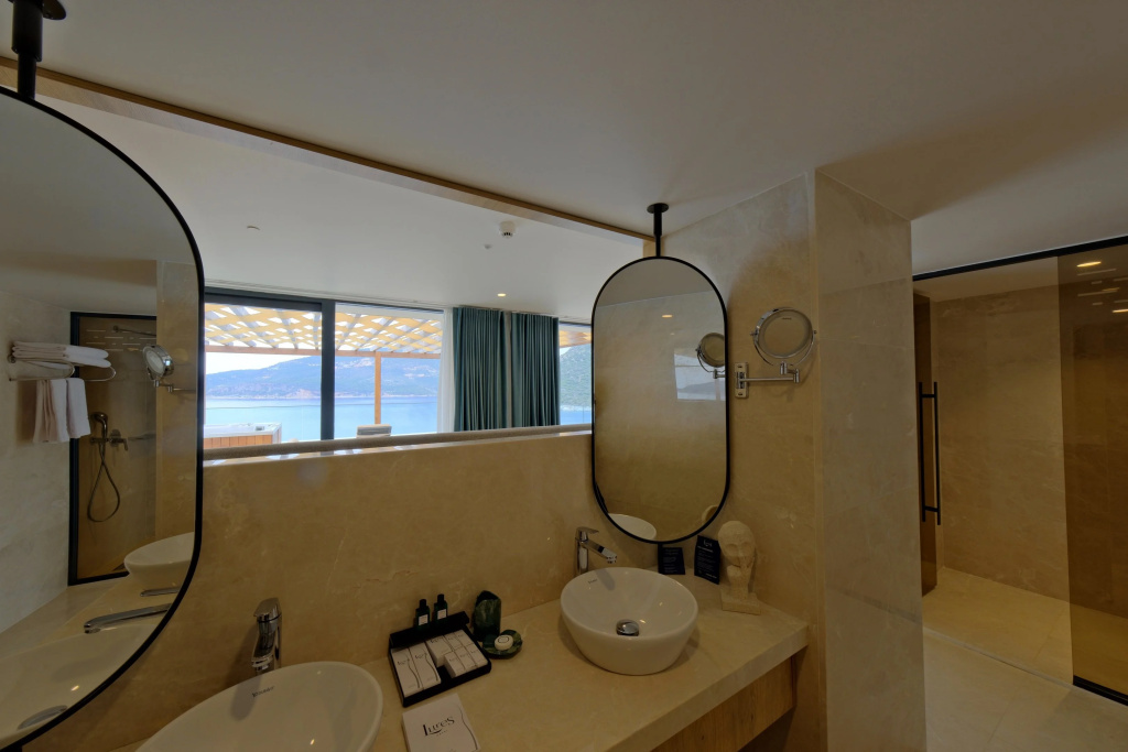 Lures Hotel