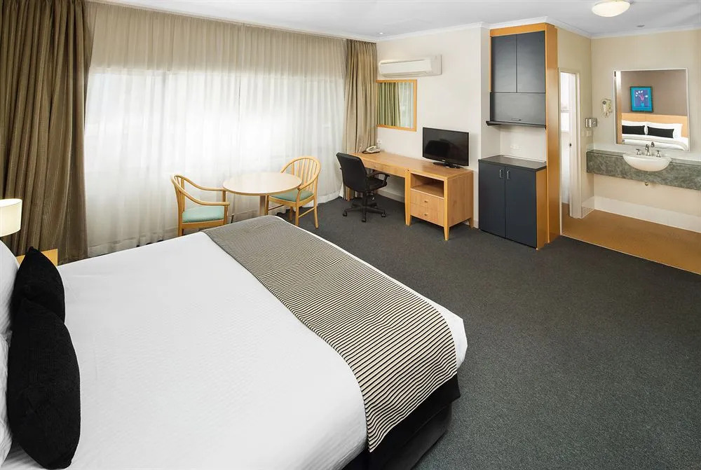 The Woden Hotel