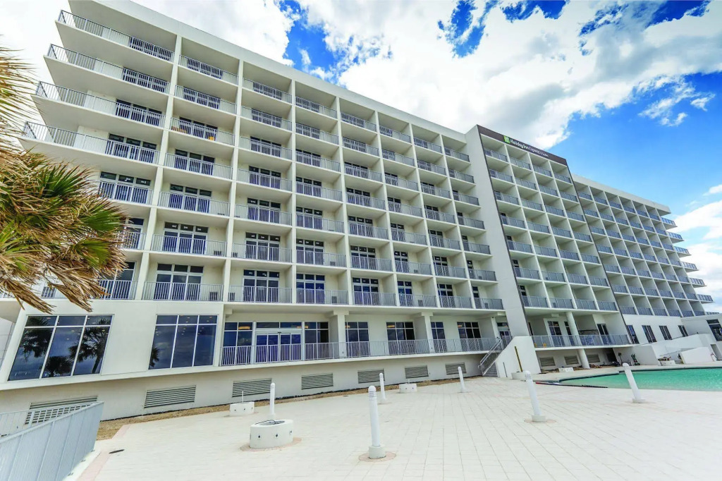 Holiday Inn Express & Suites Panama City Beach - Beachfront by IHG