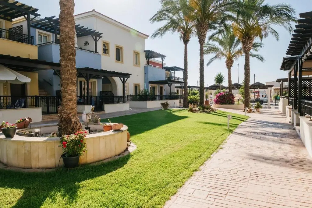 Aphrodite Gardens No.9 Luxury Apt