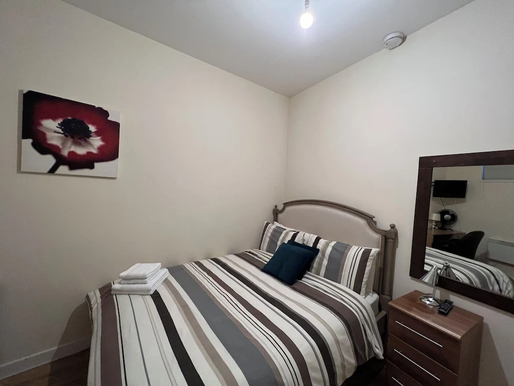 Charming 2-bedrooms City Centre Apartment-no Party