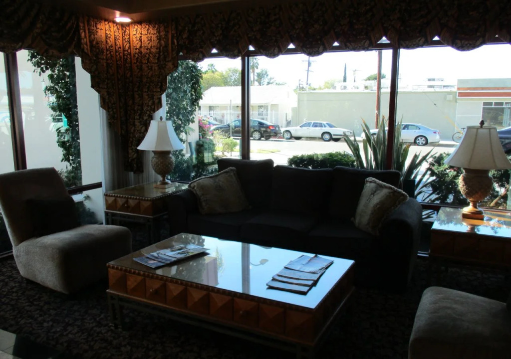 Tarzana Inn