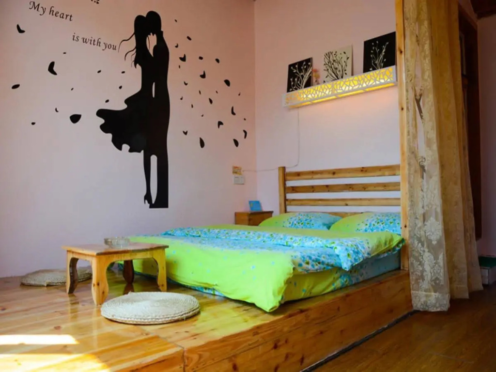 Fenghuang Encounter Time Inn
