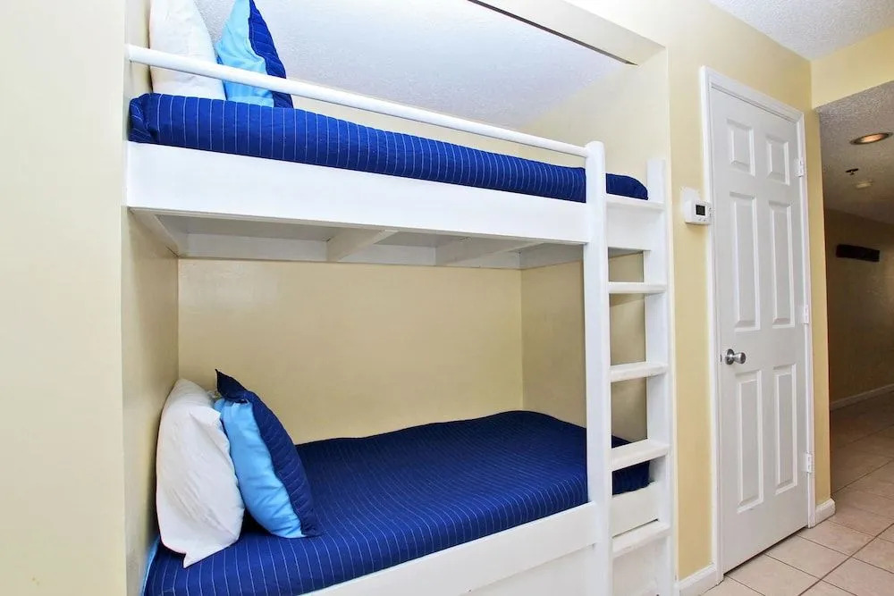 Tradewinds 901 - 2 Br condo