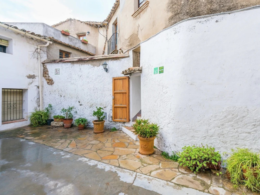 Charming Cottage Near City Centre