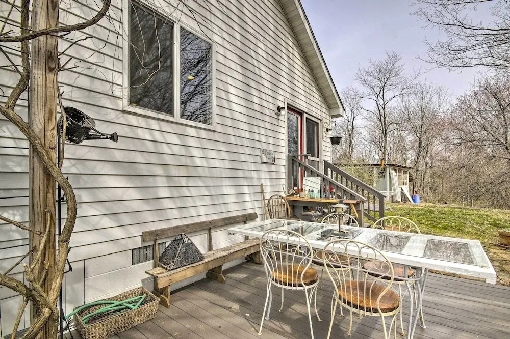 Historic Farmhouse w/ Chef's Kitchen Near Wineries
