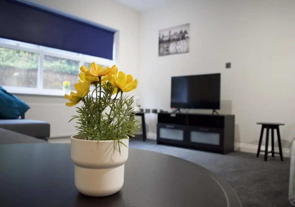 Beautifully refurbished 2 bedroom self-contained apartment with secure parking