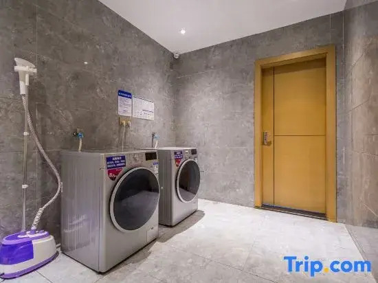 Unitour Hotel (Nanning Railway Station Thirty-Three Middle Subway Station)