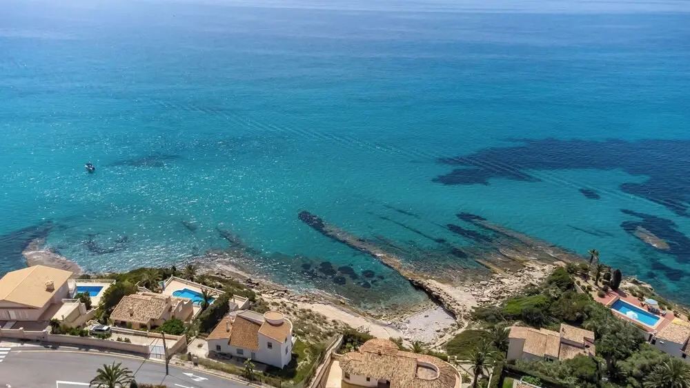 4bed Villa Sleeps 8- Pool, Garden, Bbq, Near Beach