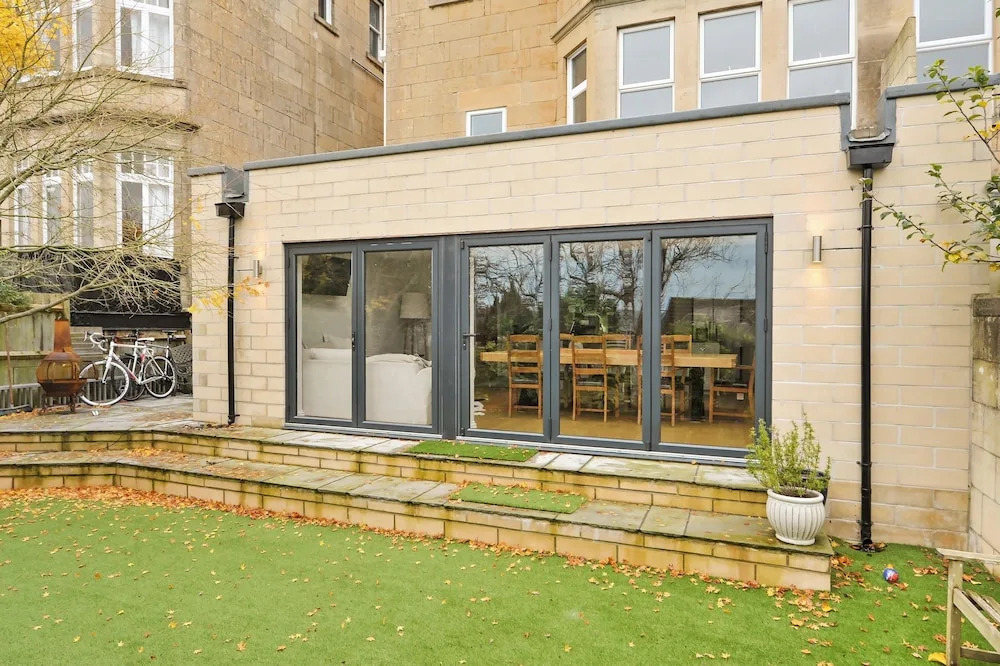 6 Bedroom Edwardian House in Bath