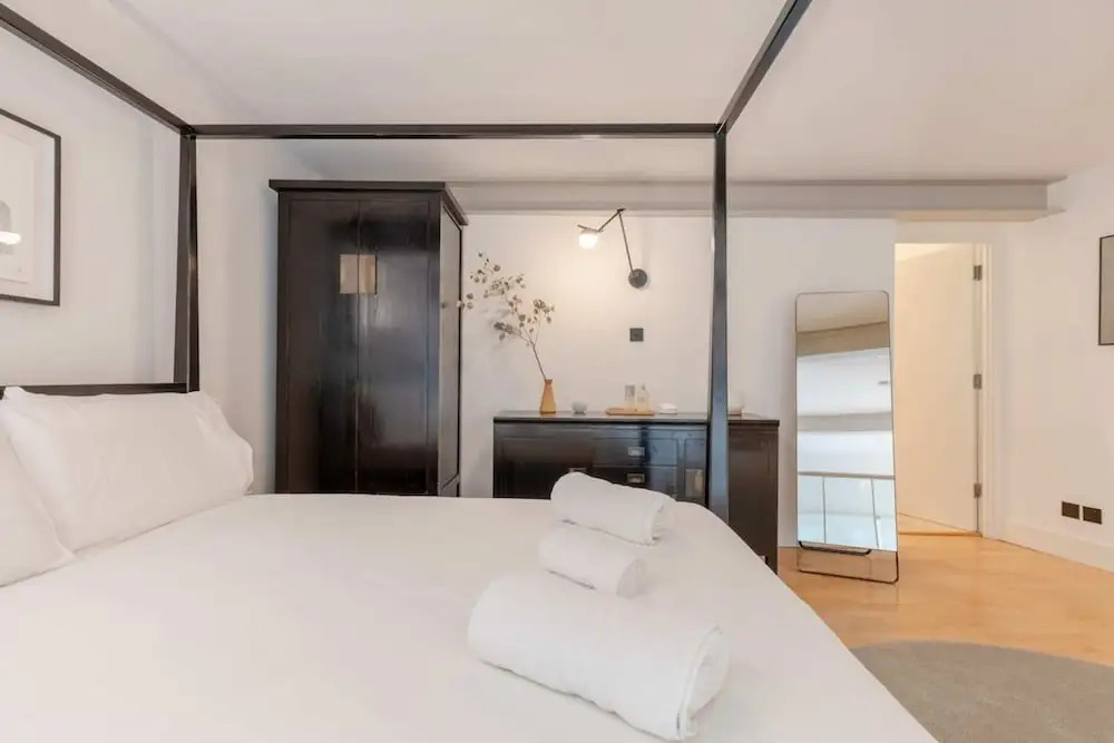 Chic 1BD Maisonette W/hot Tub, King's Cross!