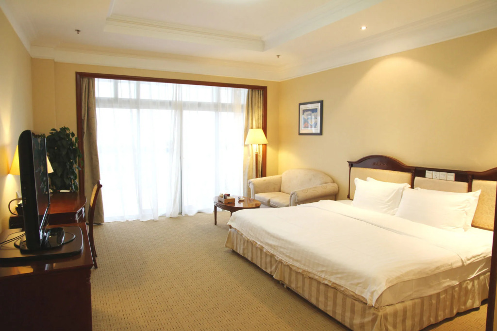 Yuehua Hotel Xiamen Seaside Hotel corridor leads to the stone exhibition hall