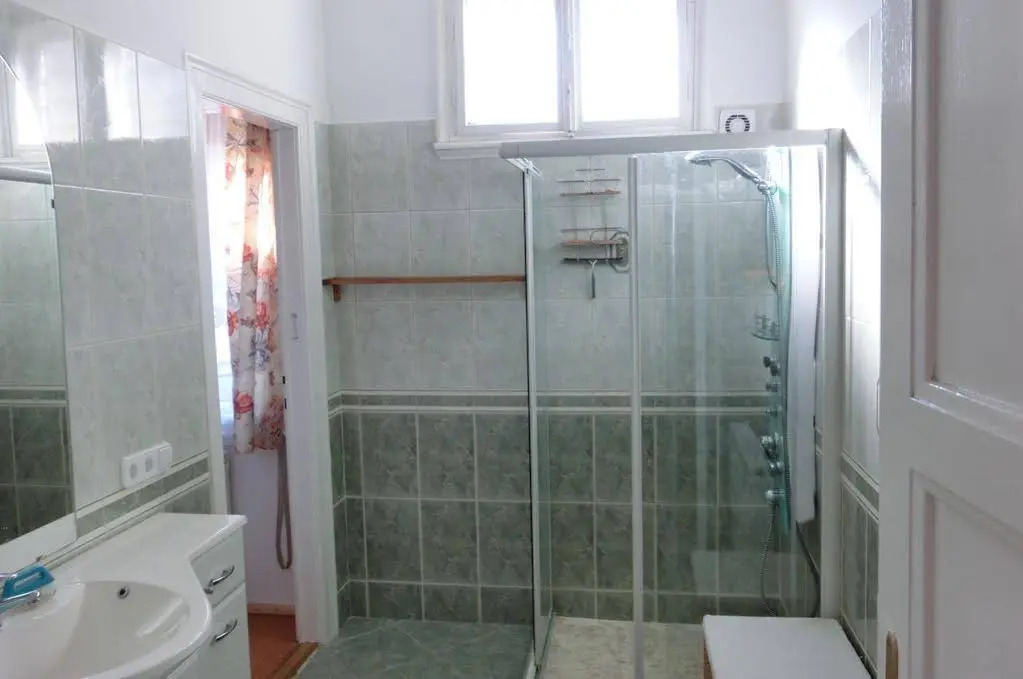 Ferienhaus mit Garten & Parkplatz, für Paare, Familien und Hunde