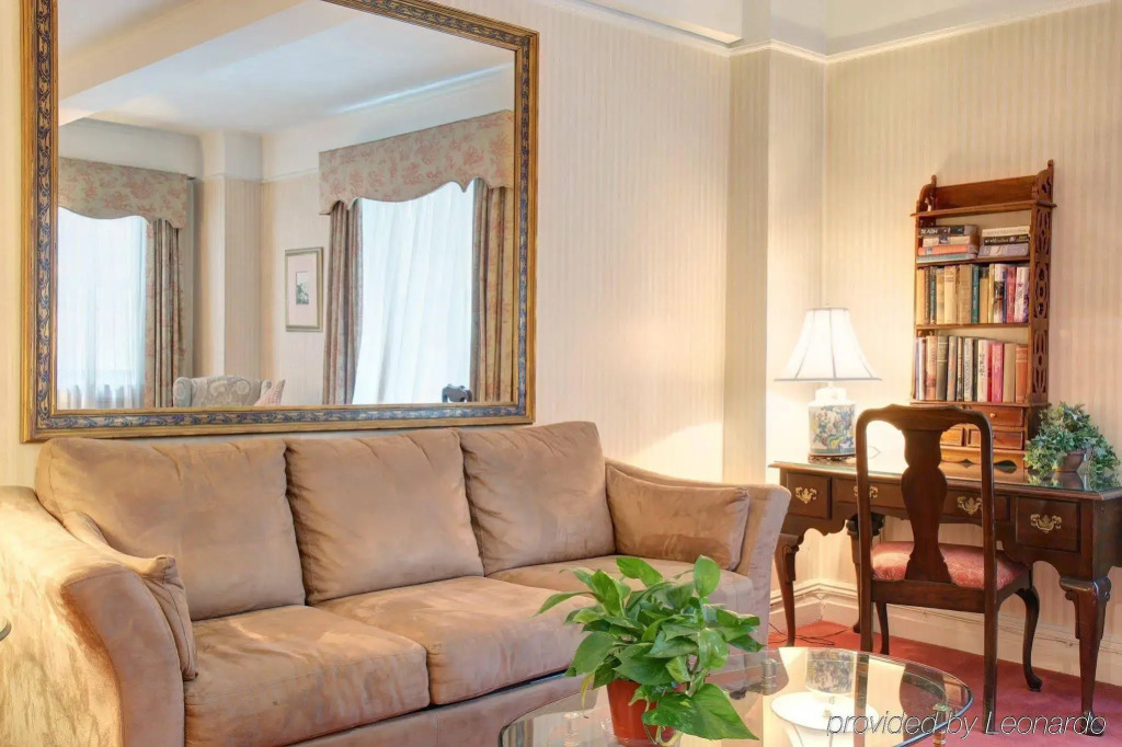 Roger Smith Hotel