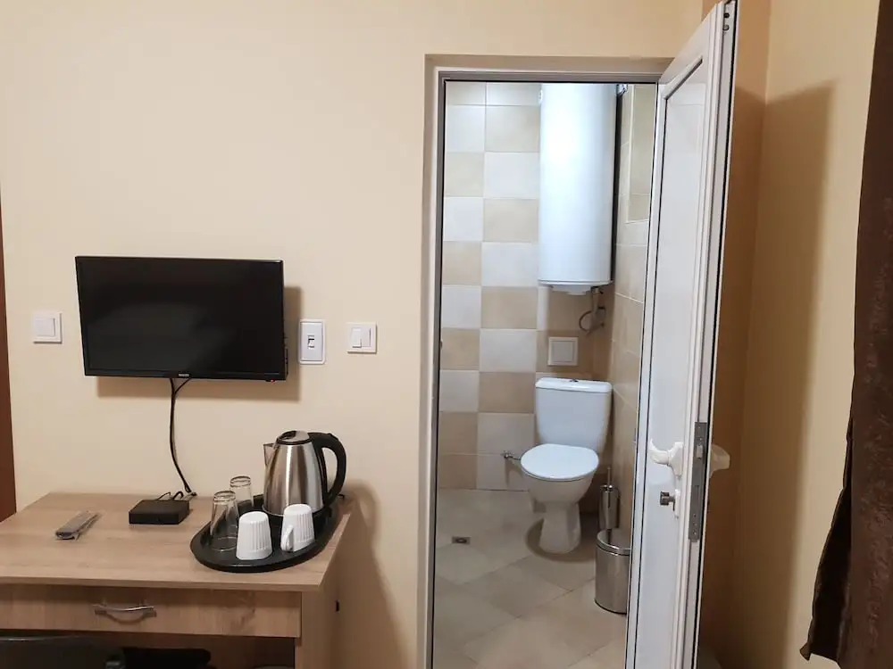 Twain Apart&Rooms