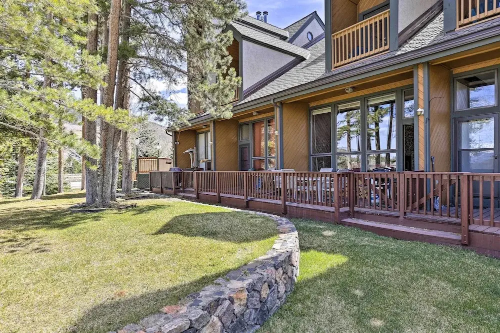 2 Mi to Lake Dillon: Spacious Condo w/ Mtn Views