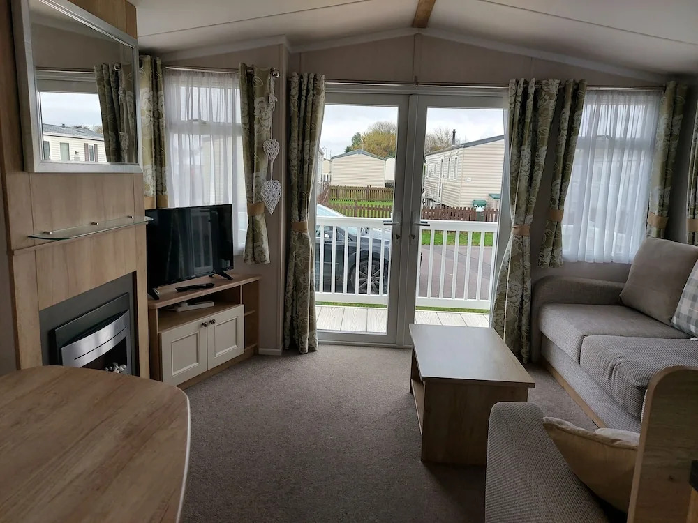 208 Unity Beach 6 Berth enc Garden no Pets
